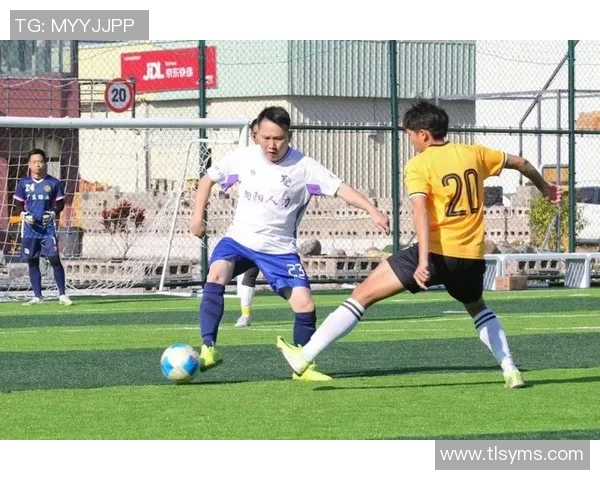 炫技杂耍足球球星用双脚演绎绿茵场上的艺术盛宴